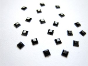 Стразы черный квадрат #025 Стразы для дизайна ногтей черные квадратикиВ упаковке: 20 шт.Размер: 2,5 мм.